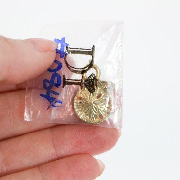 *Gold Sand Dollar Pendent Charm - Picture 3 of 3